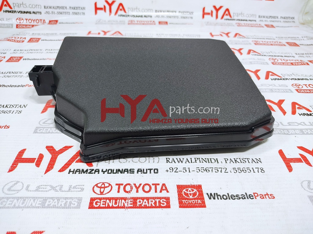 82662-02390 [FUSE BOX COVER COROLLA 2015]