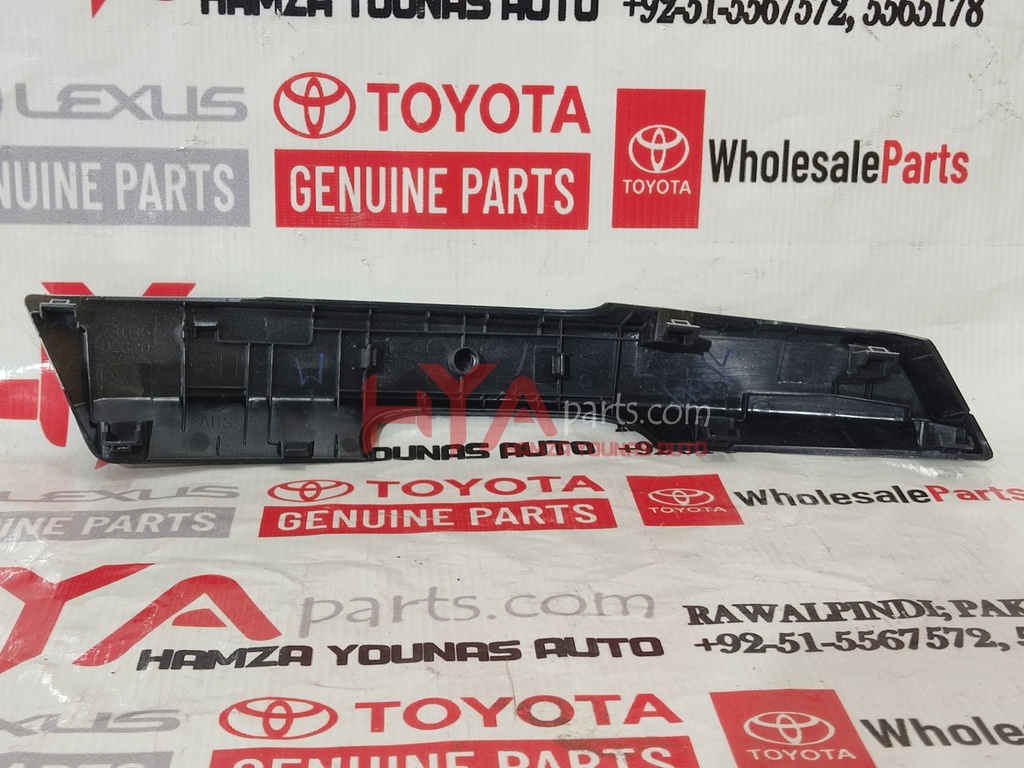 COVER, DOOR ASSIST GRIP, RH