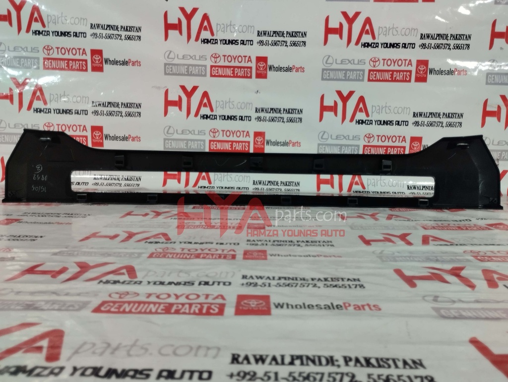 MOULDING, RADIATOR GRILLE, NO.3