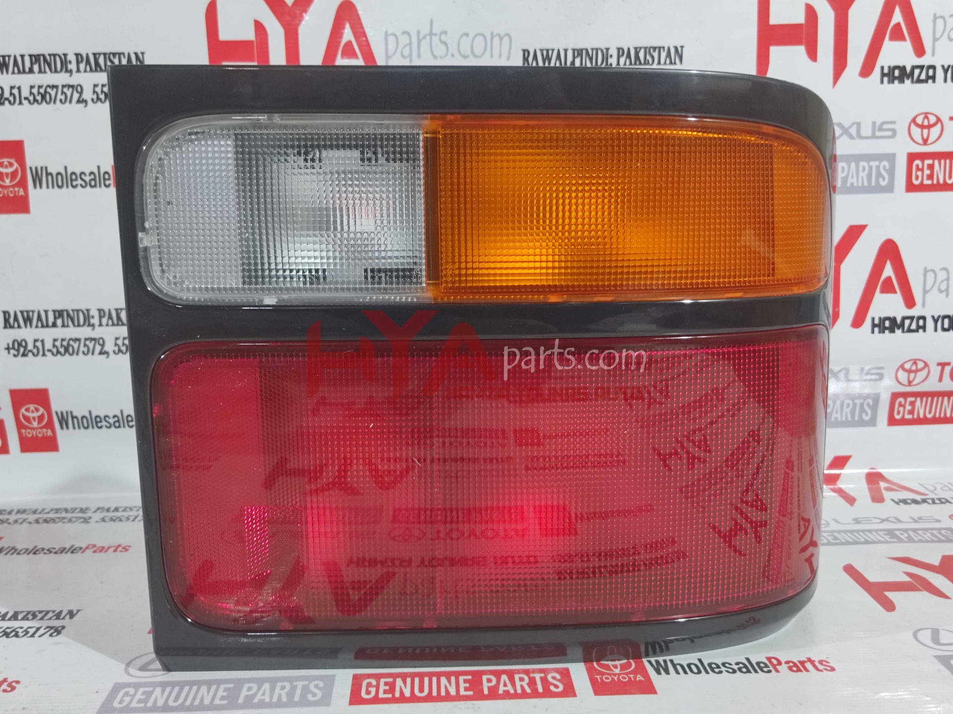 [81551-36331] LENS &amp; BODY, REAR COMBINATION LAMP, RH (BACK LIGHT)