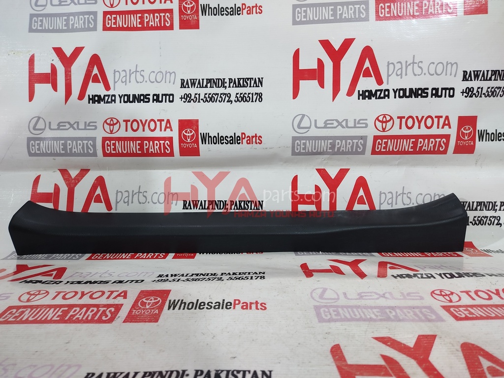 PLATE, FRONT DOOR SCUFF, RH